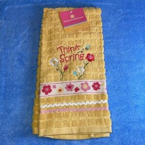 NWT Set of 4 Hand Towels.